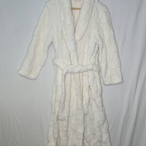 Tamara H Warm And Cozy Off White Robe One Size